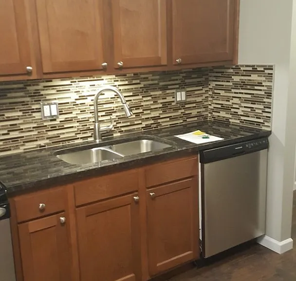 1121 Poplar St — Photo 3