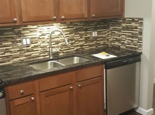 1121 Poplar St #B-02, Fenton, MI 48430