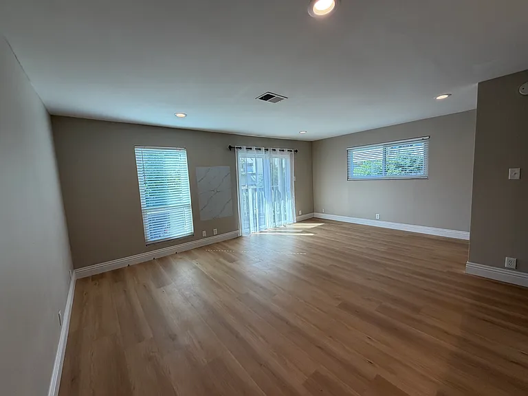 115 Ascot Ct — Photo 7