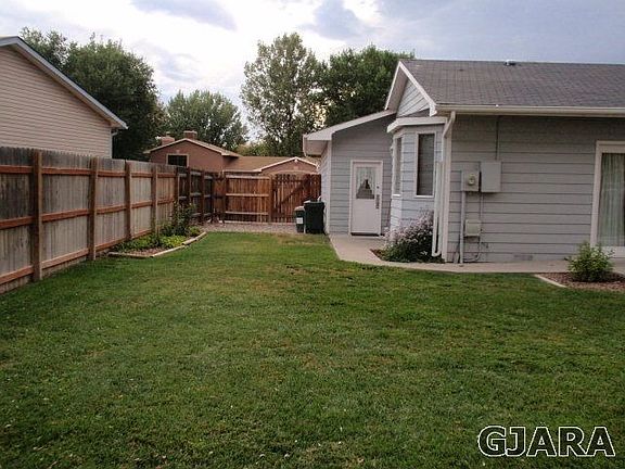 2nd image of 610 E Indian Creek Dr