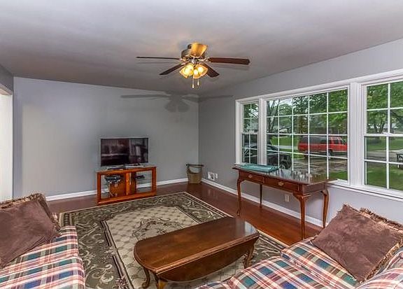 4th image of 7132 Maplewood Dr