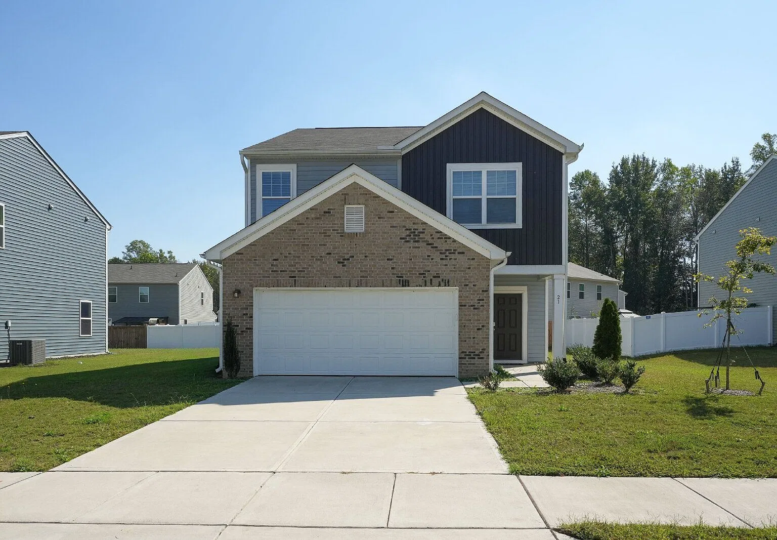 4 bed, 2.5 bath, 2310 sqft, $2,095 — Photo 2