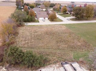 205 Meadow Lane Dr, Sumner, IA