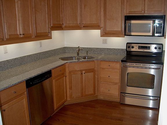 3rd image of 20 Oviedo Ave