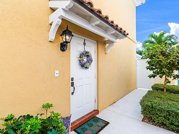 5th image of 36 Laurel Oaks Cir