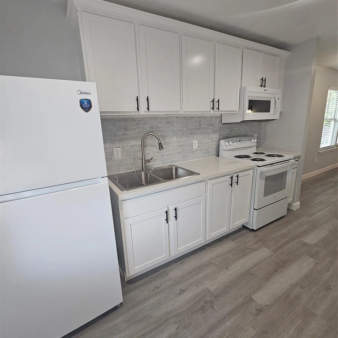 2 bed, 1.0 bath, 722 sqft, $1,100 — Photo 3