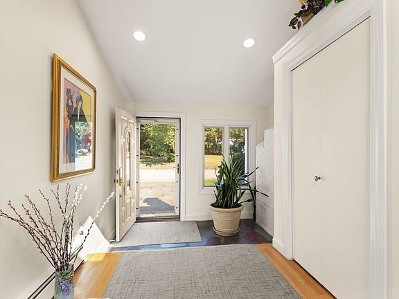 5th image of 16 Leonard Rd