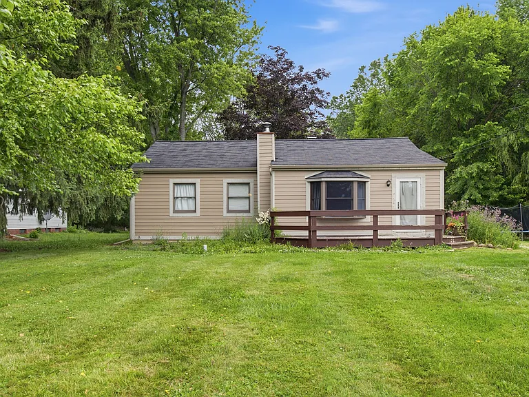 3185 Nagle Rd — Photo 16