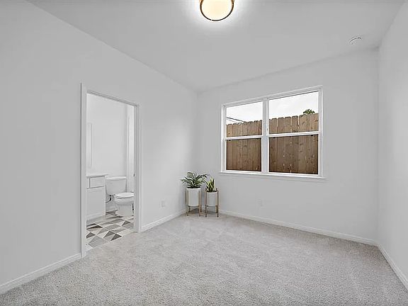 Bedroom on first floor with en-suite full bathroom tub/shower combo and walk-in closet.