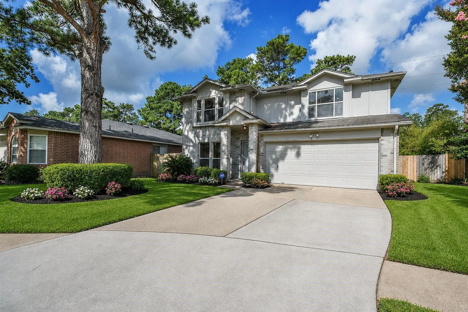 4 bed, 2.5 bath, 2417 sqft, $2,400 — Photo 3