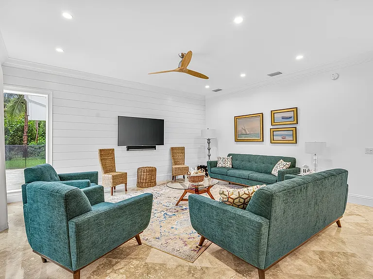 2160 Sanford Ct — Photo 8