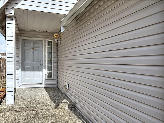 3rd image of 2601 187th St E