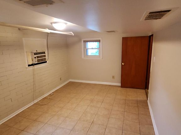 4th image of 5300 W Orchard Dr #1