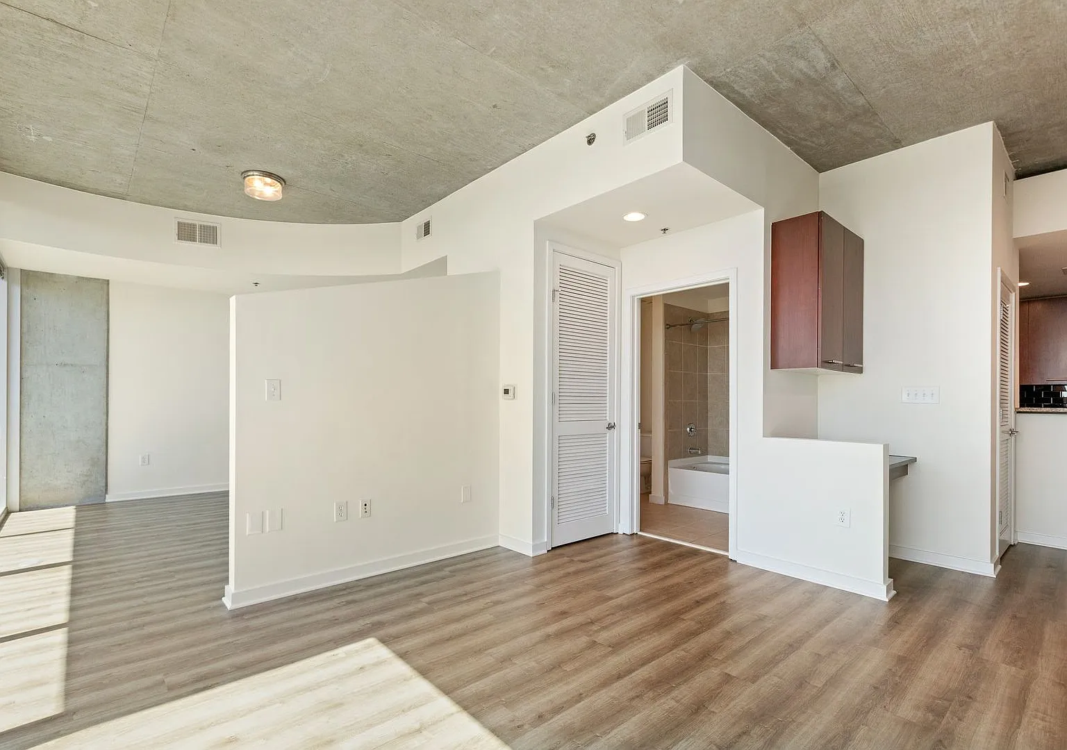 Spacious 1 Bedroom Condo in Heart of Buckhead with Stunning Downtown Views! — Photo 3