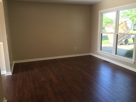 4th image of 30 Barberry Dr