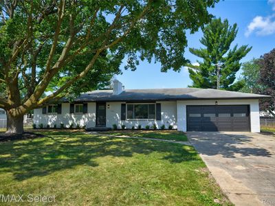 1051 Arapaho Dr, Burton, MI, 48509