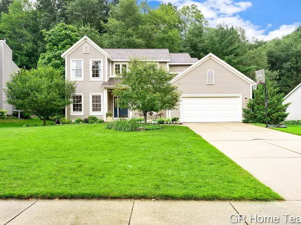 7436 Las Palmas Dr NE, Rockford, MI 49341