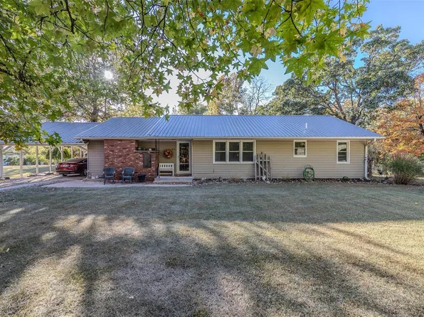 1407 Dickens Dr, Lebanon, MO 65536