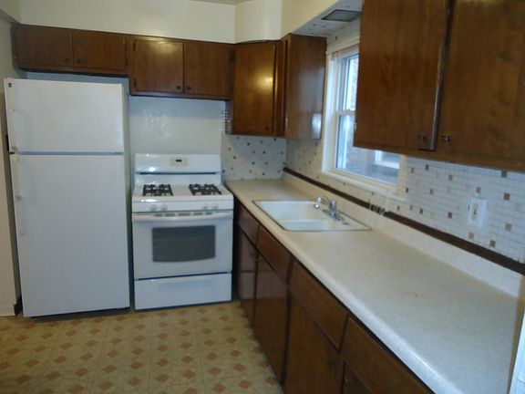 2nd image of 2549 W Summerdale Ave #1E