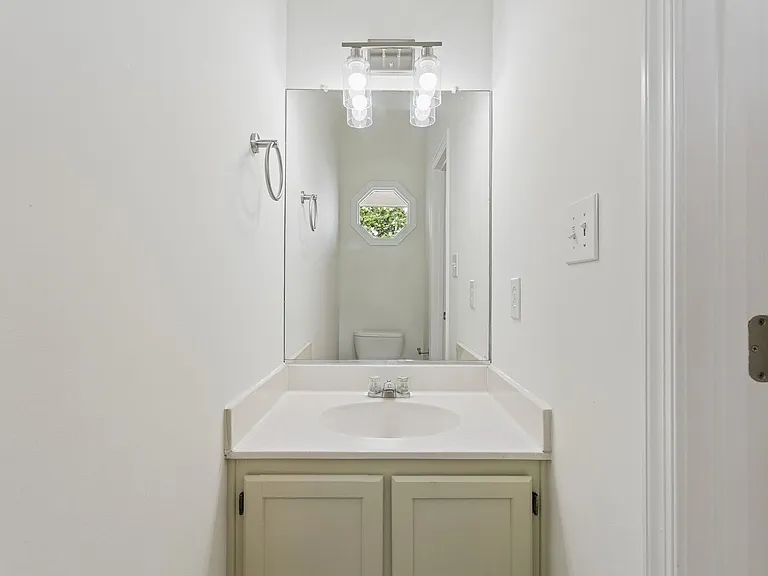 104 Monument Ct — Photo 6