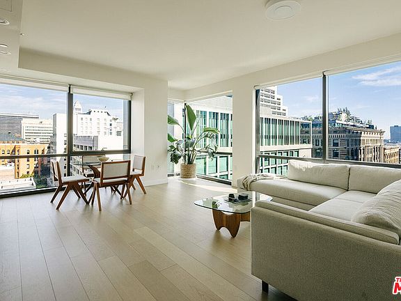 2nd image of 400 S Broadway Ave APT 1001