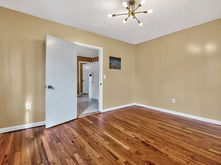 213 Book Ave — Photo 18
