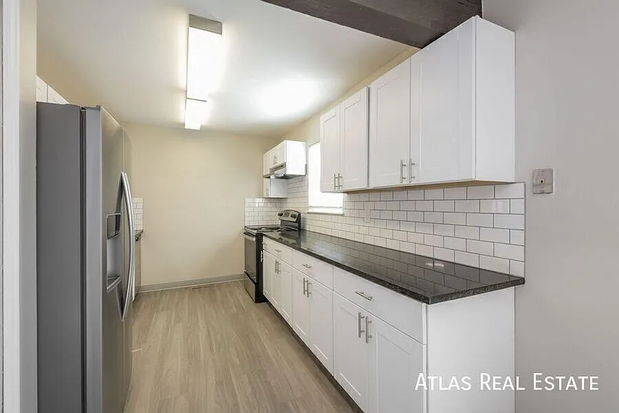 Save $2295! Great 3BR/1.5BA w/ Fully Fenced-in Yard Near Parks & Breweries! — Photo 4