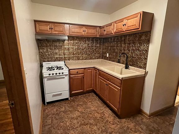 5th image of 3178 N Booth St