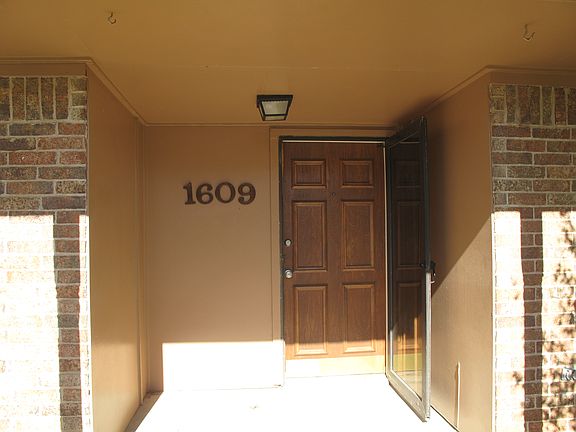 2nd image of 1609 Kingsbridge Dr