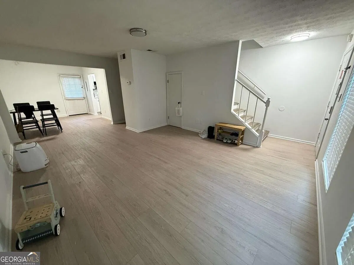 2 bed, 1.5 bath, $1,300 — Photo 3