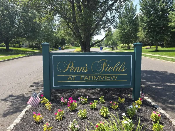 2069 Farmview Dr, Newtown, PA 18940