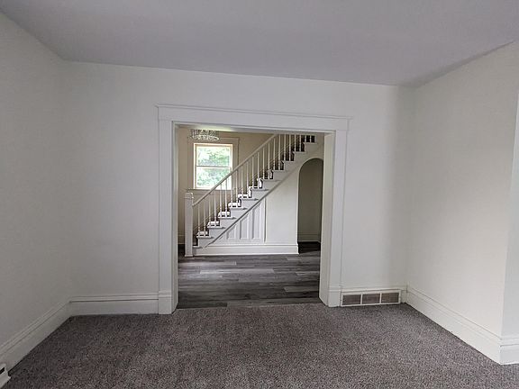 4th image of 33 Lovell Ct
