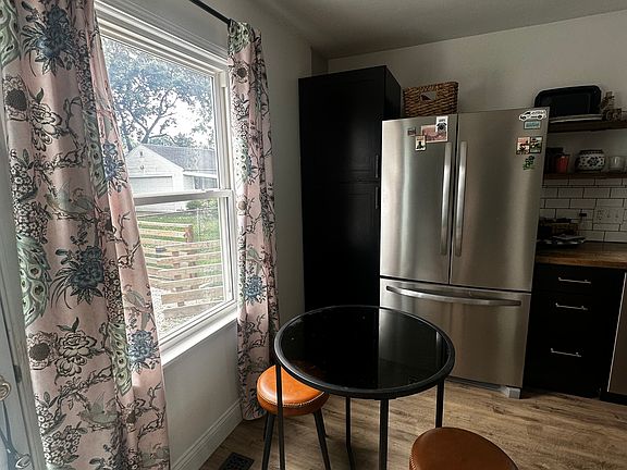 3rd image of 1134 Flanders Ave