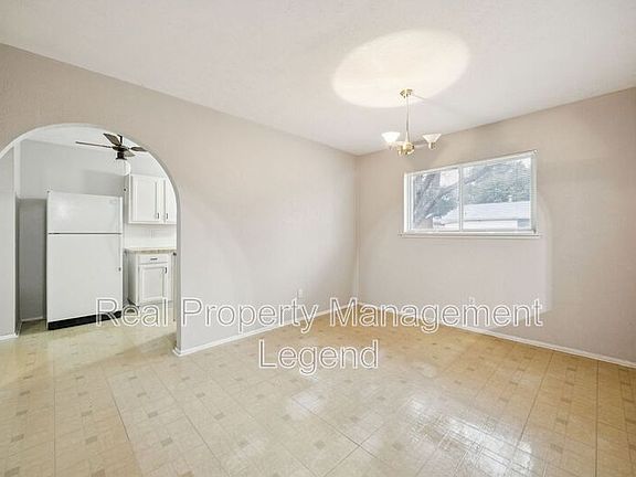 5th image of 317 E Grenoble Dr