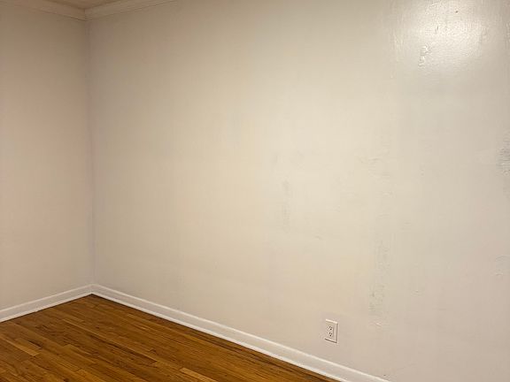 3rd image of 426 S Barrington Ave APT 1B