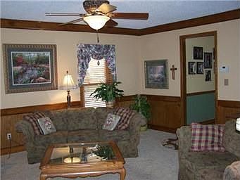 4th image of 1801 Garden Dr