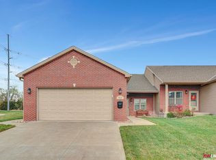 7625 Greycliff Dr, Lincoln, NE 68516