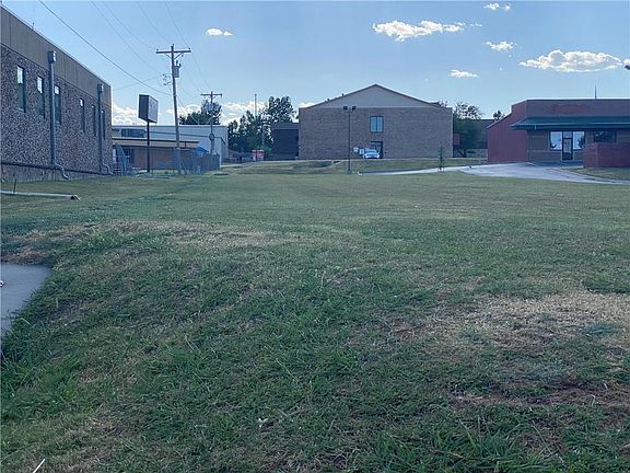 4th image of 604 W Vandament Ave