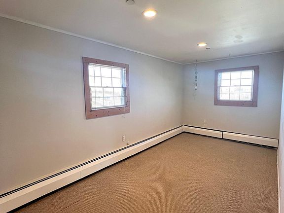 5th image of 829 Arctic St Floor 1
