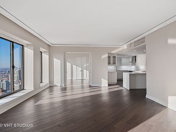 3rd image of 950 N Michigan Ave APT 4304