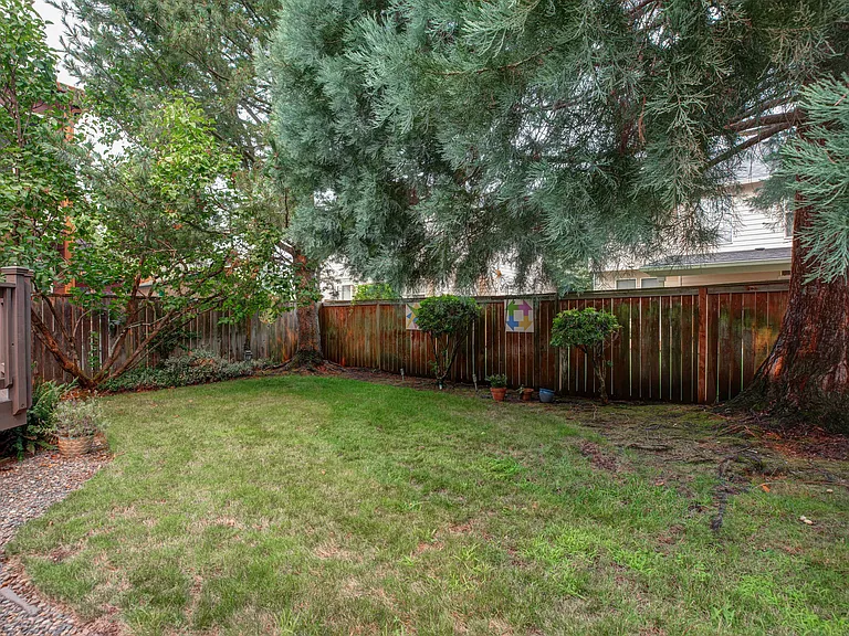 18916 SE 23rd St — Photo 43