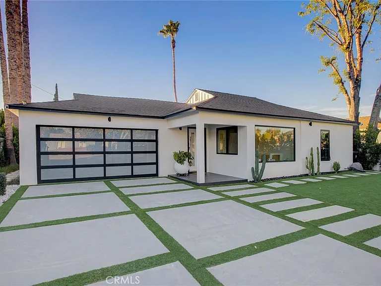 8161 Encino Ave — Photo 23