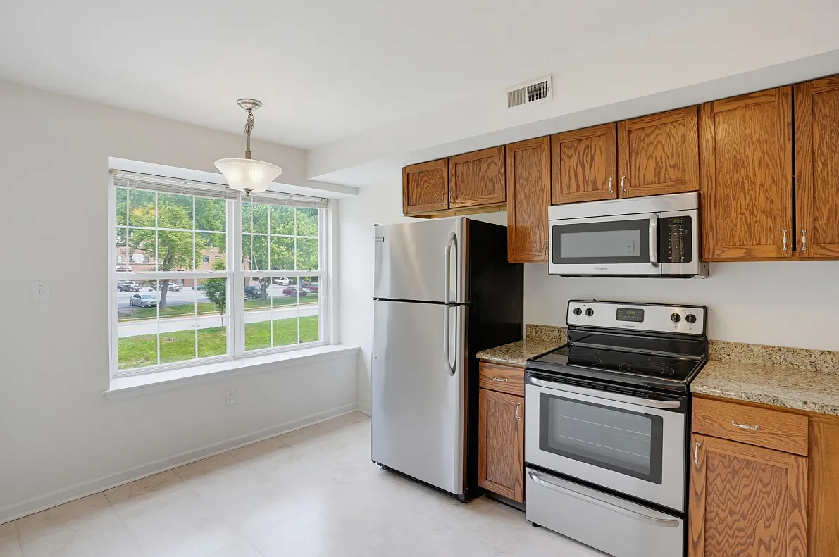 11 Ridge Boulevard — Photo 4