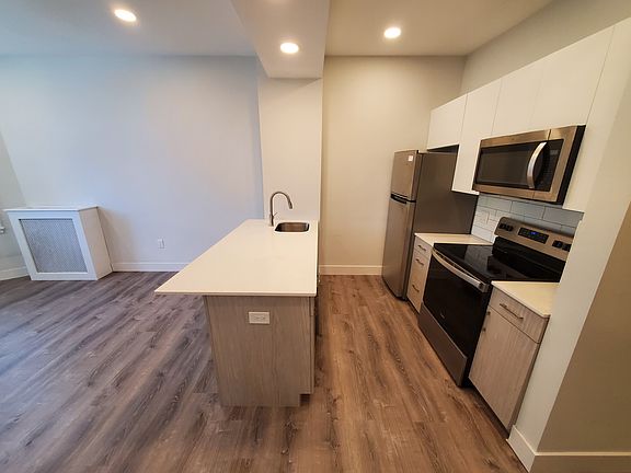 2nd image of 51 Queensberry St #25