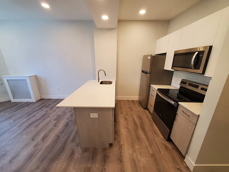 51 Queensberry St #25 — Photo 15