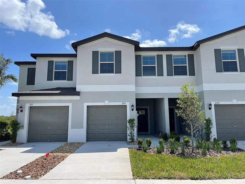 3 bed, 2.5 bath, 1634 sqft, $2,000 — Photo 2