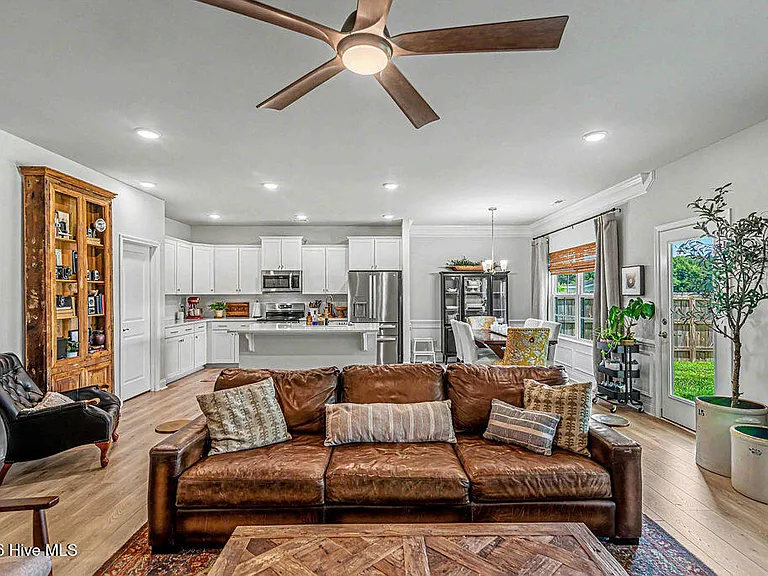 702 Greenwich Pl — Photo 10