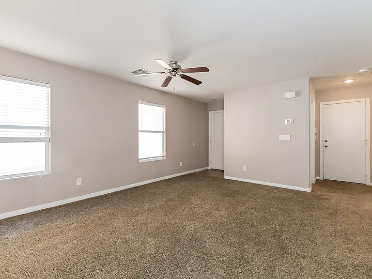 10012 Pelham Park Ave — Photo 5