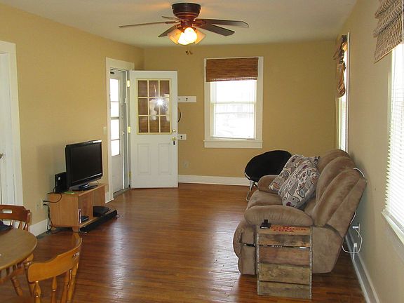 LR Bright w/ hardwoods