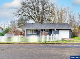 375 N 6th St, Harrisburg, OR 97446